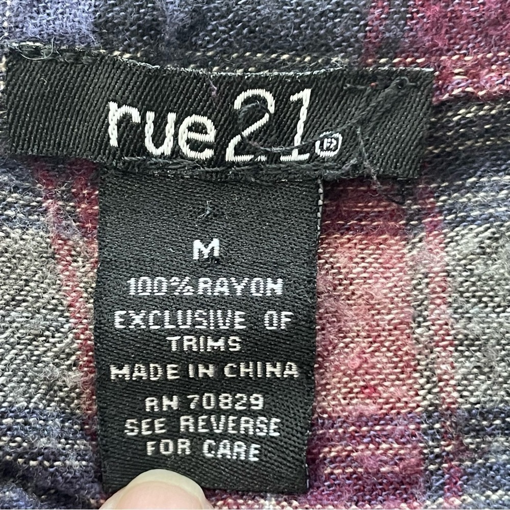 ✅HOST Pick✅ Rue 21 Button Down Shirt, Medium - Picture 4 of 9